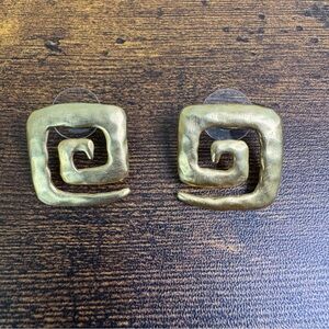 ON HOLD Cat JJ Jonette Jewelry Gold Spiral Earrings Hammered Post Back Vintage